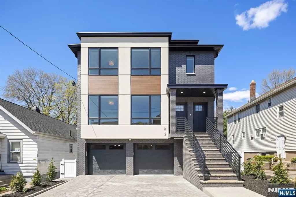 213 7th Street Palisades Park NJ 07650