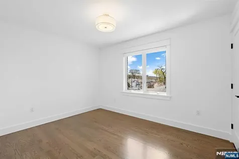213 7th Street Palisades Park NJ 07650