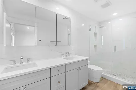 213 7th Street Palisades Park NJ 07650
