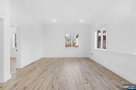 213 7th Street Palisades Park NJ 07650