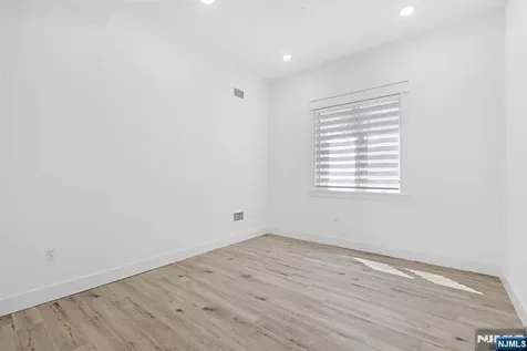 213 7th Street Palisades Park NJ 07650