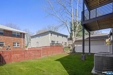 213 7th Street Palisades Park NJ 07650