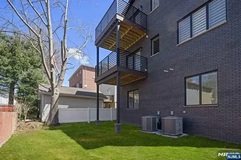 213 7th Street Palisades Park NJ 07650
