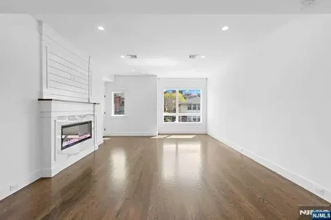 213 7th Street Palisades Park NJ 07650