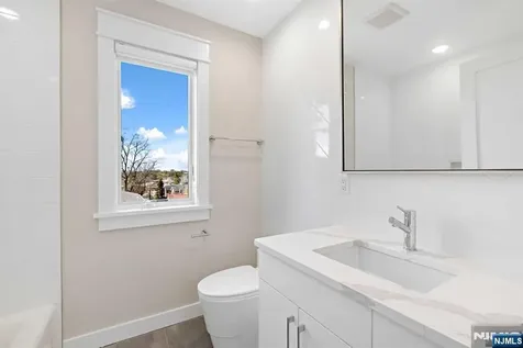 213 7th Street Palisades Park NJ 07650