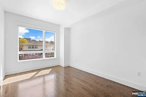 213 7th Street Palisades Park NJ 07650