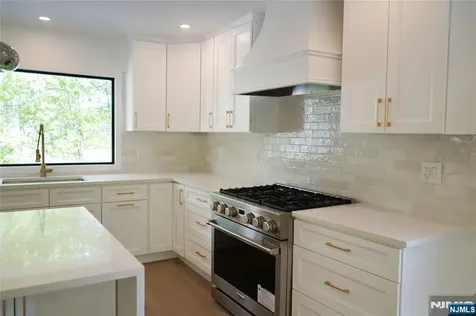 68 5th Street Cresskill NJ 07626