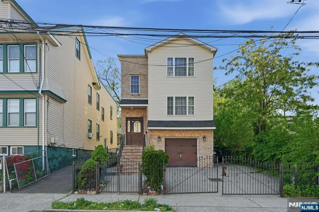 141 Schuyler Avenue Newark NJ 07112
