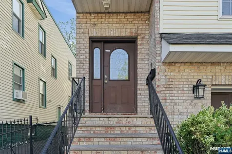141 Schuyler Avenue Newark NJ 07112