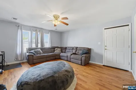 141 Schuyler Avenue Newark NJ 07112