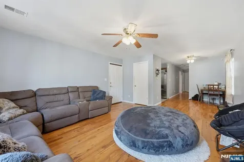 141 Schuyler Avenue Newark NJ 07112