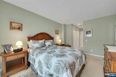 189 Forest Paramus NJ 07652