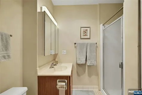 189 Forest Paramus NJ 07652