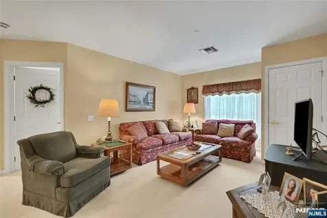 189 Forest Paramus NJ 07652