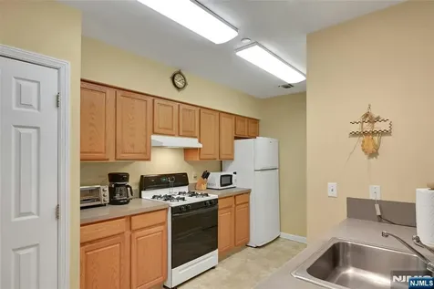 189 Forest Paramus NJ 07652