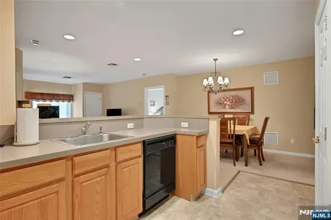 189 Forest Paramus NJ 07652