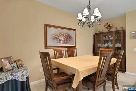 189 Forest Paramus NJ 07652