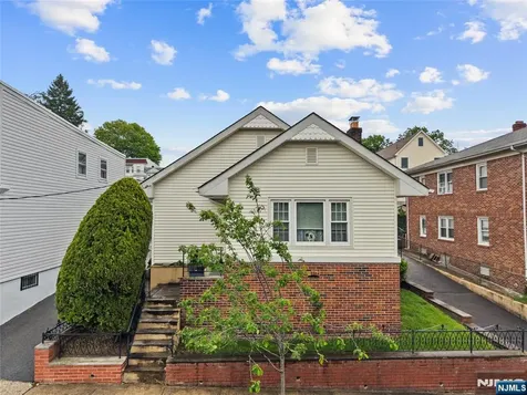 94 Maple Kearny NJ 07032