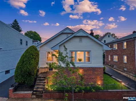 94 Maple Kearny NJ 07032