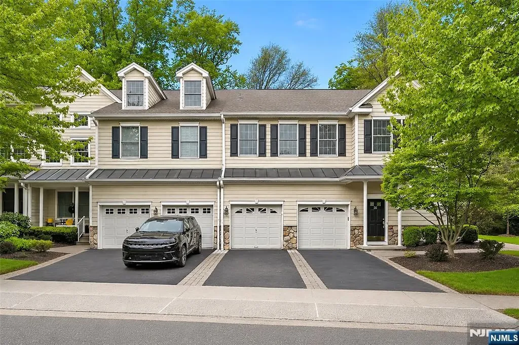 25 Woods Edge Old Tappan NJ 07675