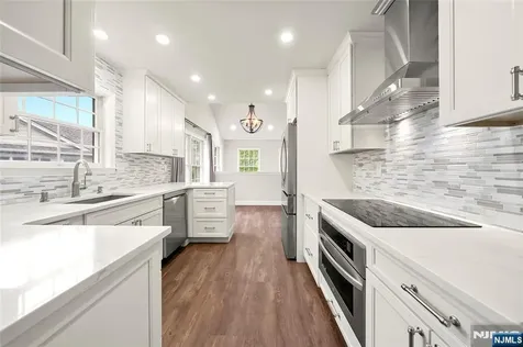 25 Woods Edge Old Tappan NJ 07675