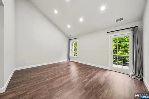 25 Woods Edge Old Tappan NJ 07675
