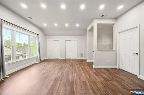 25 Woods Edge Old Tappan NJ 07675