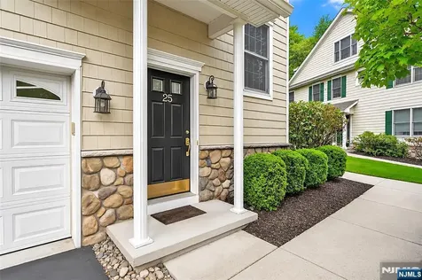 25 Woods Edge Old Tappan NJ 07675