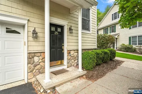 25 Woods Edge Old Tappan NJ 07675