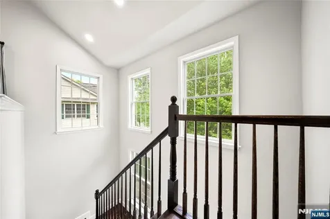 25 Woods Edge Old Tappan NJ 07675
