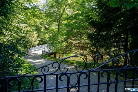 1055 High Mountain Road Franklin Lakes NJ 07417