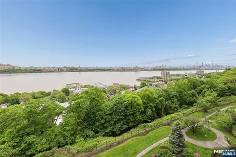 3 Horizon Road Fort Lee NJ 07024