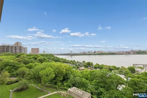 3 Horizon Road Fort Lee NJ 07024