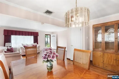 154 Milton Avenue Nutley NJ 07110