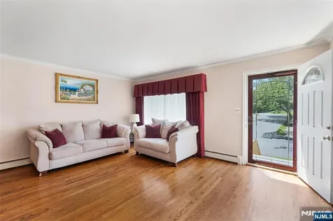 154 Milton Avenue Nutley NJ 07110