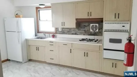 15 Bernice Place Lodi NJ 07644
