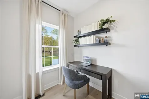 14 Melbourne Drive Oakland NJ 07436