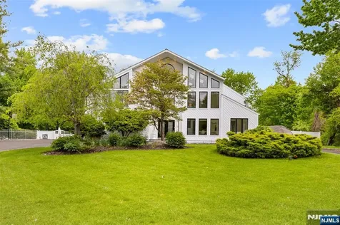81 Greenwoods Road Old Tappan NJ 07675