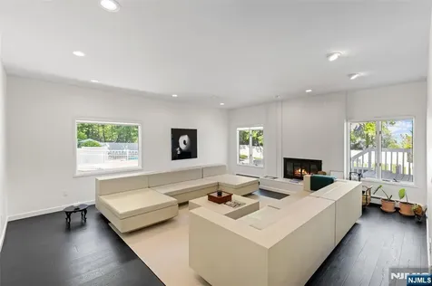 81 Greenwoods Road Old Tappan NJ 07675