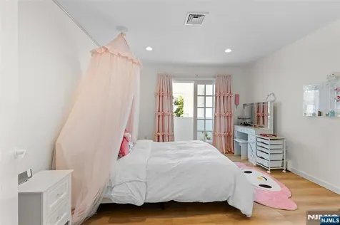 81 Greenwoods Road Old Tappan NJ 07675