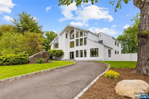 81 Greenwoods Road Old Tappan NJ 07675