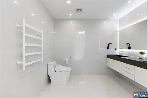 81 Greenwoods Road Old Tappan NJ 07675