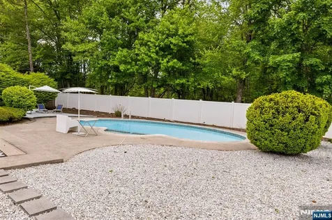 81 Greenwoods Road Old Tappan NJ 07675
