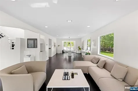 81 Greenwoods Road Old Tappan NJ 07675