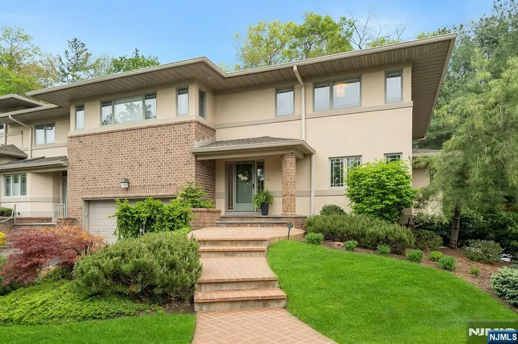 22 Fox Run Allendale NJ 07401