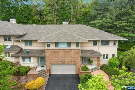 22 Fox Run Allendale NJ 07401