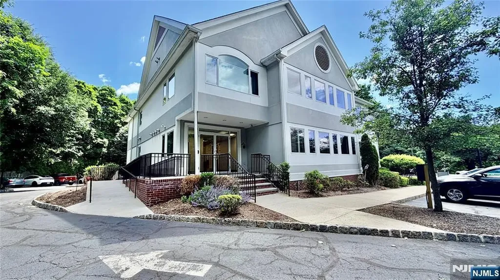 600 Godwin Avenue Midland Park NJ 07432
