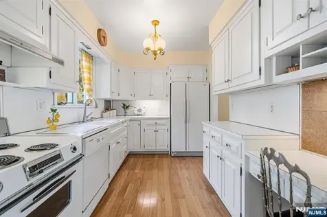 46 Kenmore Place Glen Rock NJ 07452