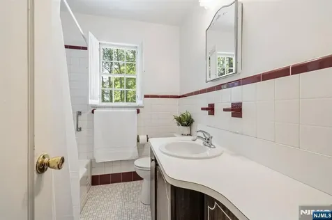 46 Kenmore Place Glen Rock NJ 07452