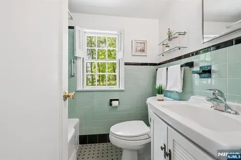 46 Kenmore Place Glen Rock NJ 07452